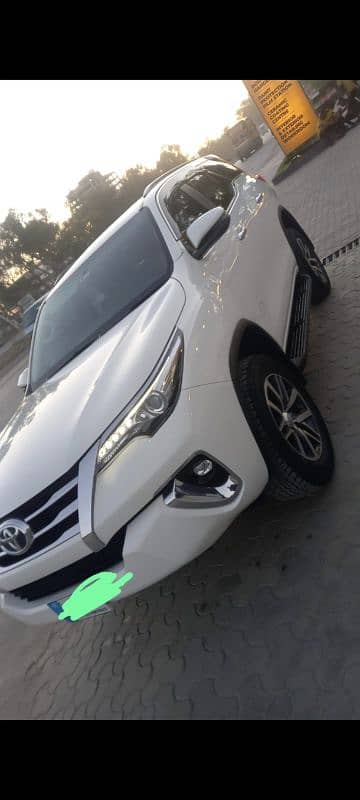 Toyota Fortuner V 2020 1