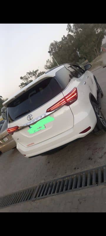 Toyota Fortuner V 2020 3