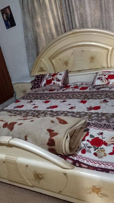 King Size Plai Wood Bed + With 2  Side Tables + Dressing Table 0