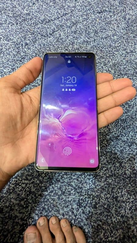 I'm selling my Samsung s 10 8/512 non pta 2