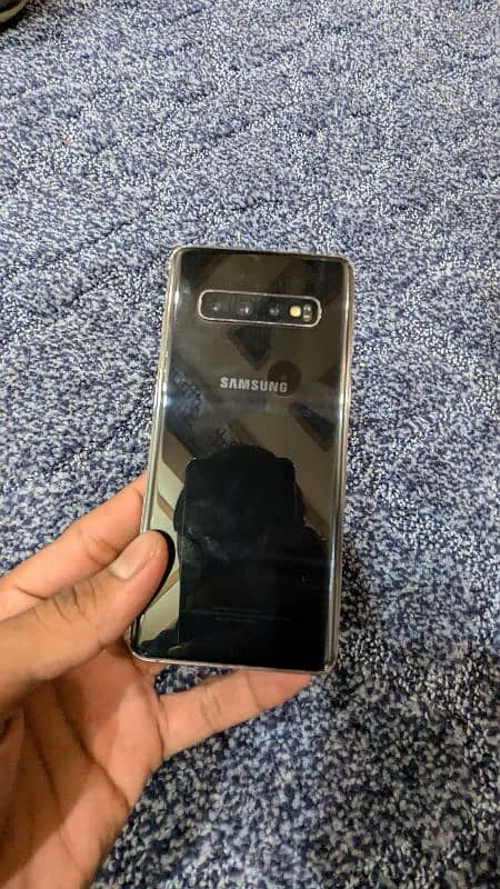 I'm selling my Samsung s 10 8/512 non pta 7