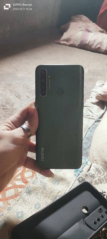 realme 5 hai condition 10 by 9 hai 4 64 4