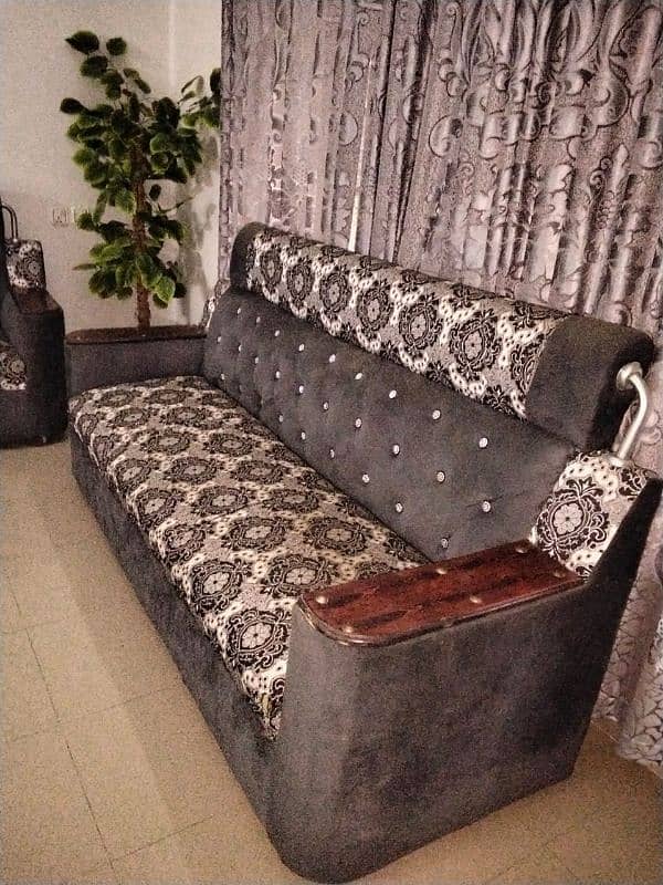 5 seater Sofa 5