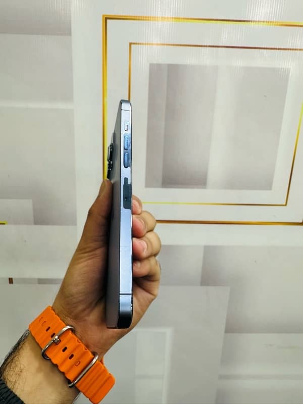 I pHONE 13 pro max 128 GB Non PTA 2 mothn sim time 03239659965 4