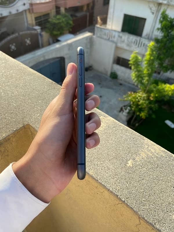 Iphone 11 non pta jv 10/10 condition 64 gb 5