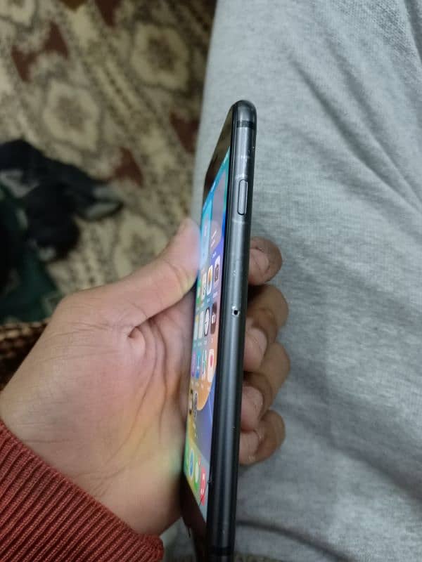 iphone 8 (sim glitch)64gb 5