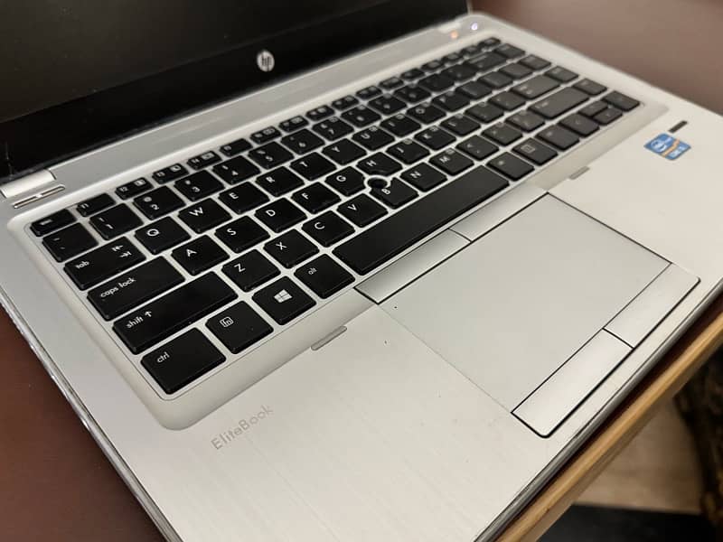 HP EliteBook Folio 9470m laptop/electronic 2