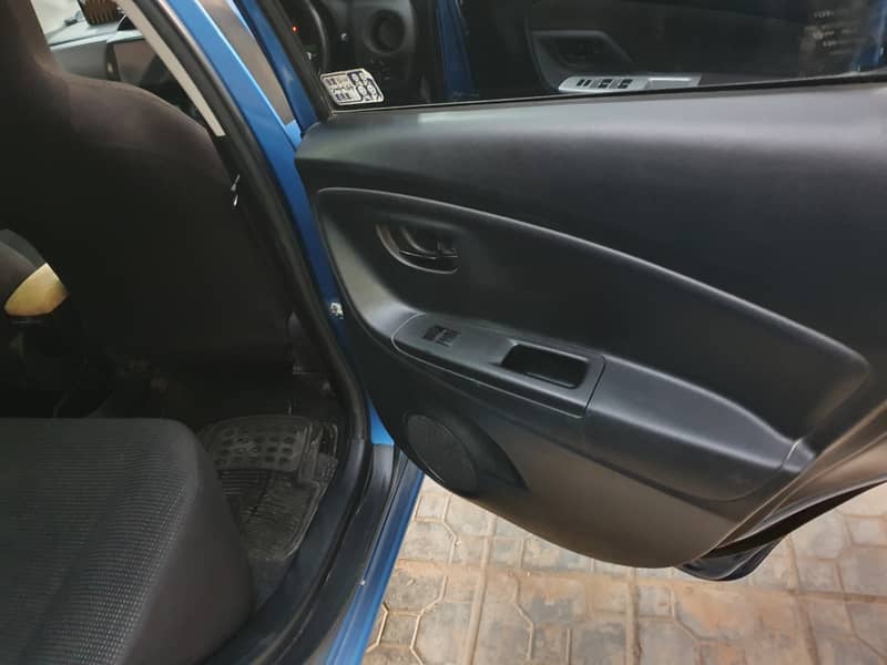 Toyota Vitz 2015 4