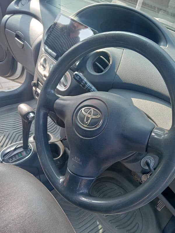 Toyota Vitz 2004 3