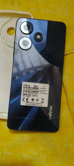 Infinix hot 30 condition 10/10  8/128 With Complete box