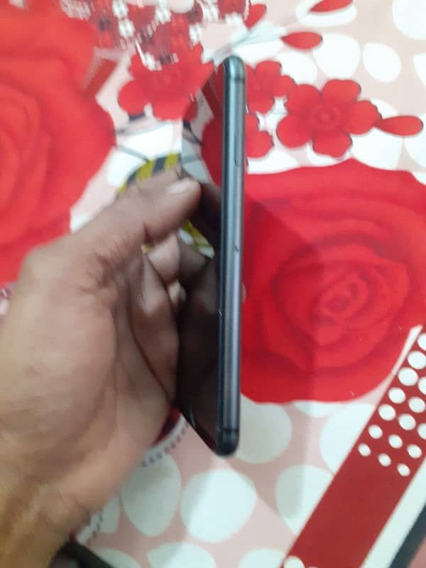 I phone 8 64 gb 4