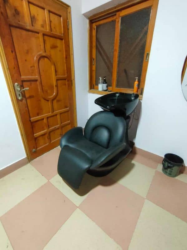 Beauty Parlor (Furniture + other Items) for sale 10