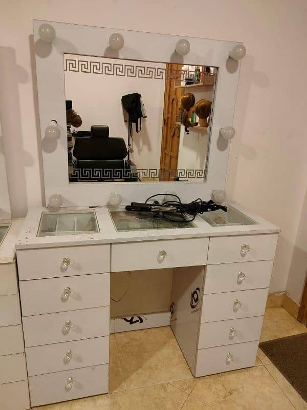 Beauty Parlor (Furniture + other Items) for sale 11