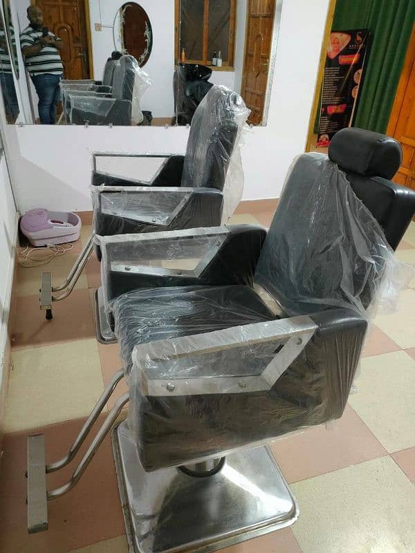 Beauty Parlor (Furniture + other Items) for sale 13