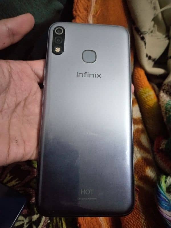 Infinix hot 8 light 2