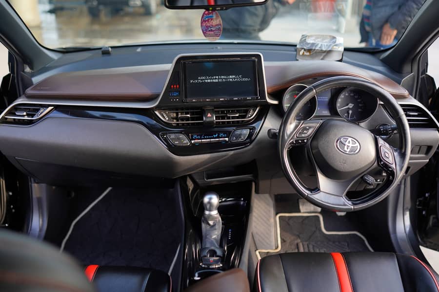 Toyota C-HR G-LED 2018 4