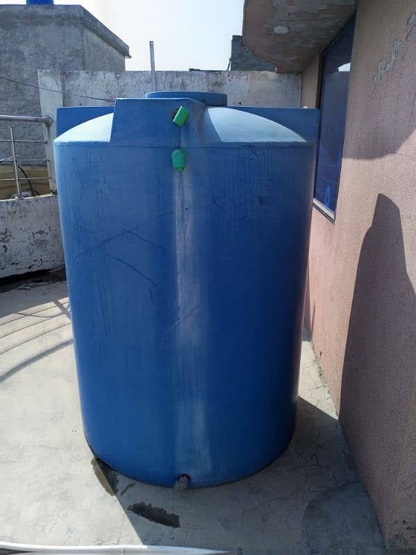 Used DURA Water Tank - 500 Gallons - Leaked/Damaged 1