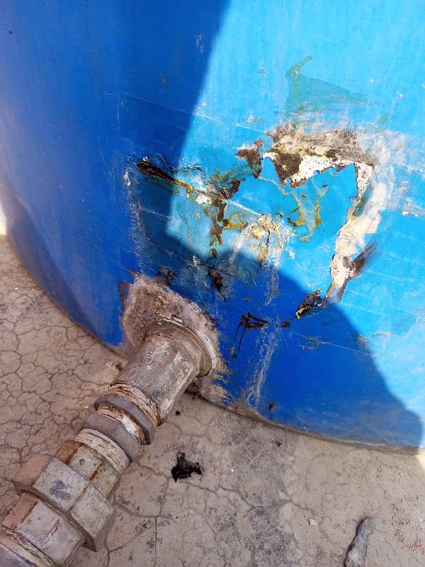 Used DURA Water Tank - 500 Gallons - Leaked/Damaged 2