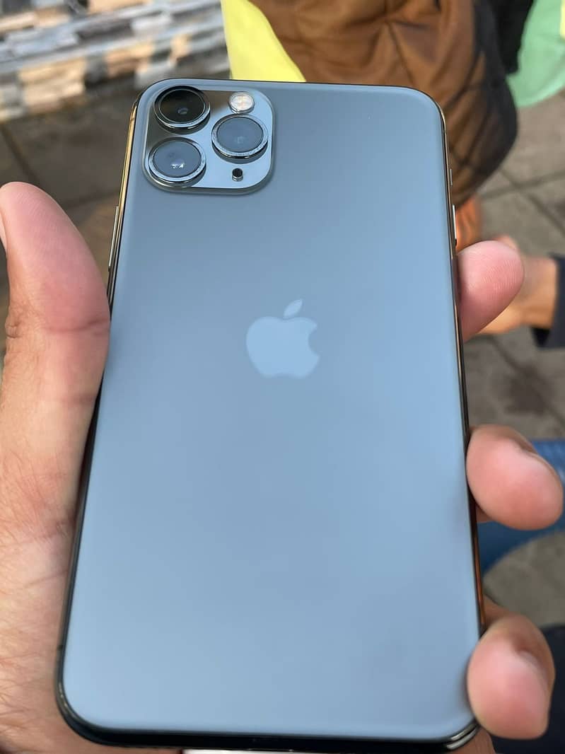 Im selling my iphone 11 pro Condition 10:10 0