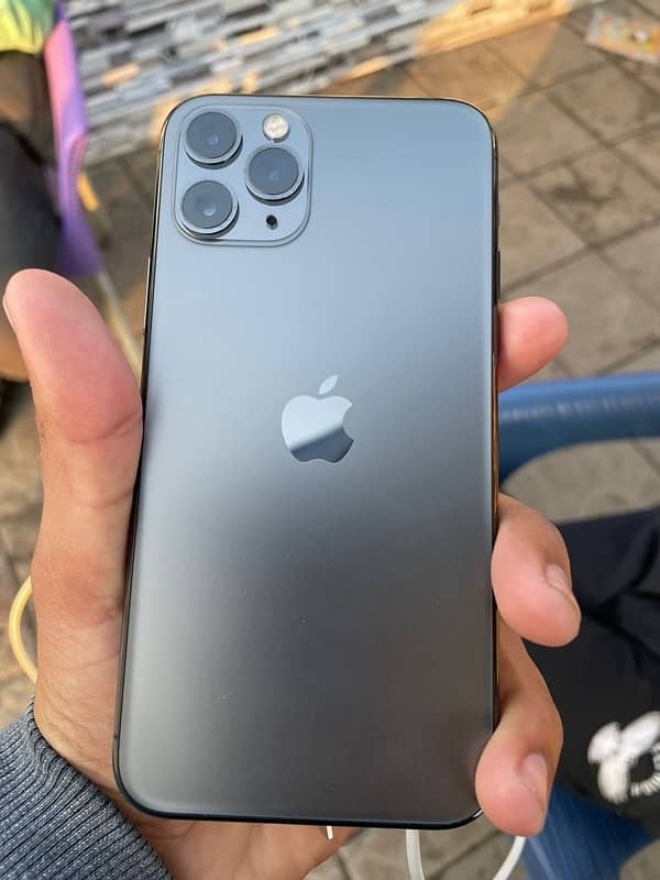 Im selling my iphone 11 pro Condition 10:10 1