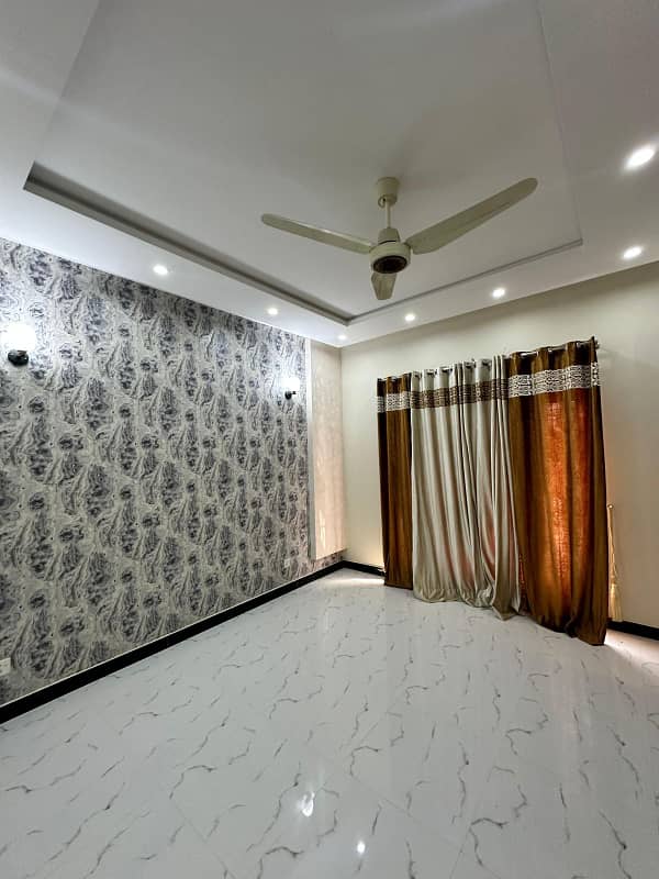 10 MARLA LIKE A NEW CONDITION UPPER PORTION EXCELLENT HOUSE FOR RENT IN JANIPER BLOCK BAHRIA TOWN LAHORE 6