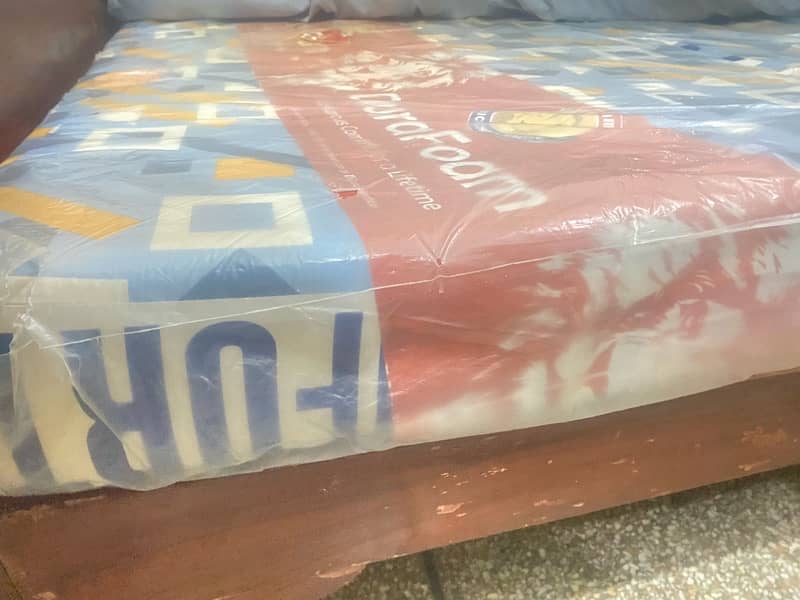 mattress sofa king size just 2 year used looking like new 1