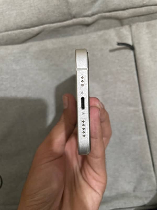 IPHONE 12 White color 64gb JV 3