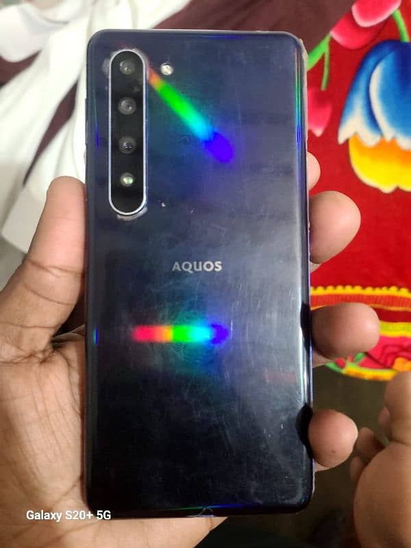 Aquos R5.12/256 3