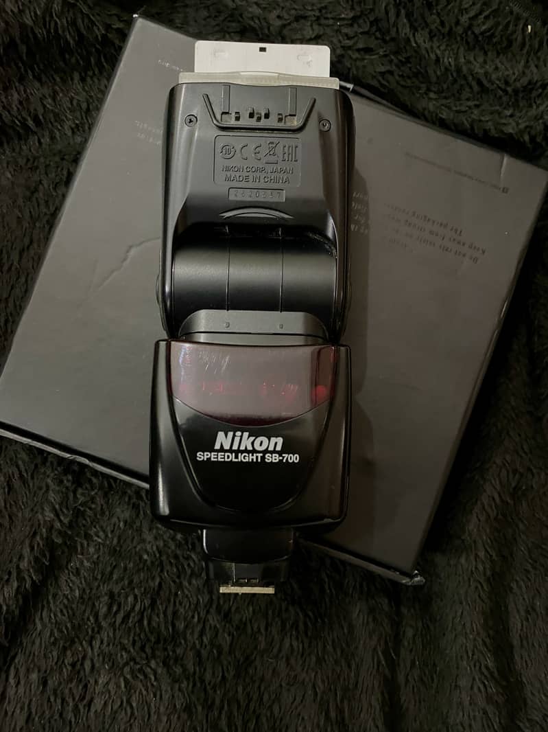 NIKON Speedligh SB 700 1