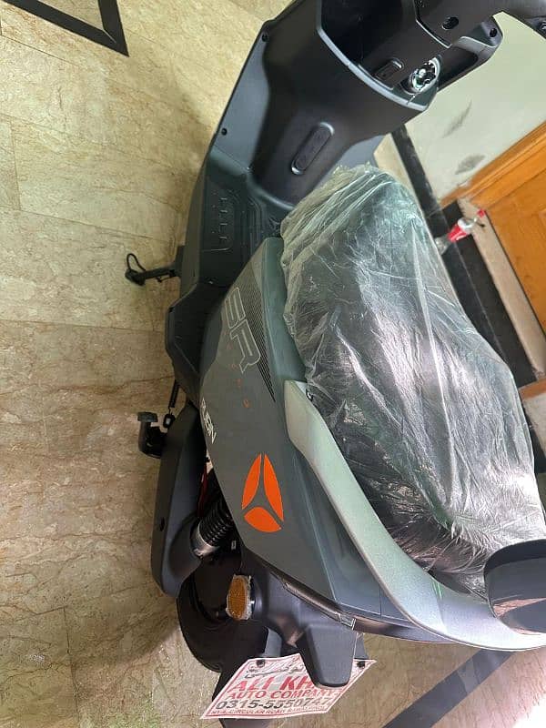 Yadea Rubin Full option Electric scooty 1 charge 100 Km Driven 7