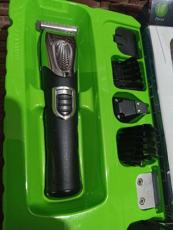 WAHL -LITHIUM-LON RECHARGABLE TRIMMER FULL GROOMING KIT MADE IN USA 9