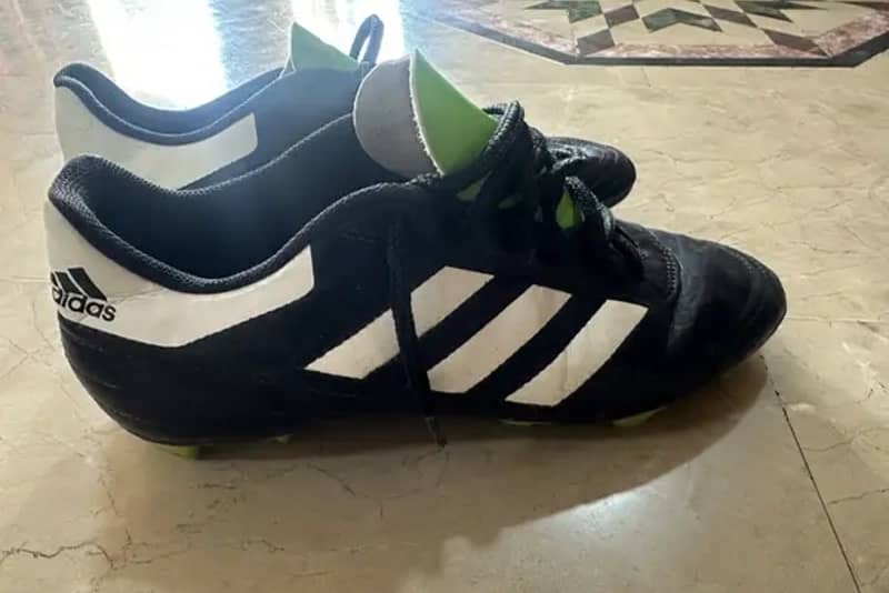 adidas football shoes sell 3