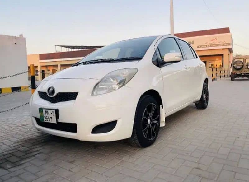 Toyota Vitz 2012 3