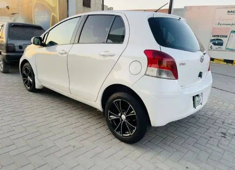 Toyota Vitz 2012 4