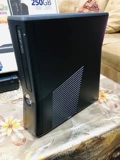 Xbox 360 Black slim almost new never used