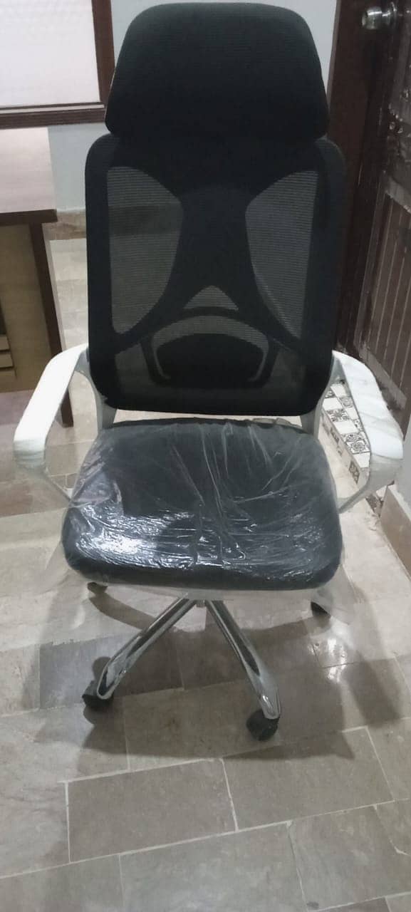 Ergonomic Office Chair WHITE 10/10 Condition 0