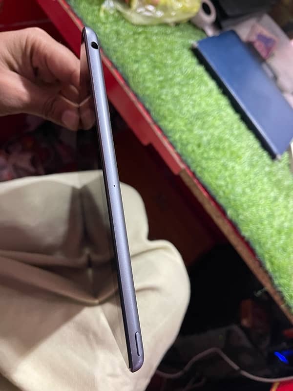 iPad 9th Generation 64GB 7