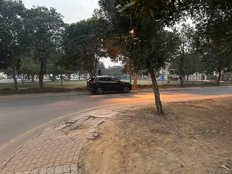 5 marla corner + park plot for sale at hot location near kfc  bahria 1