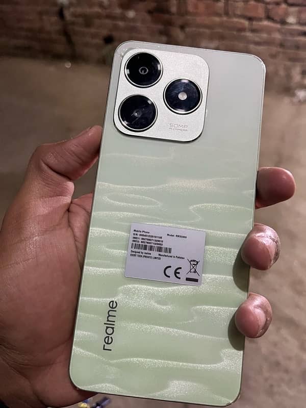 realme c63 6/128 1