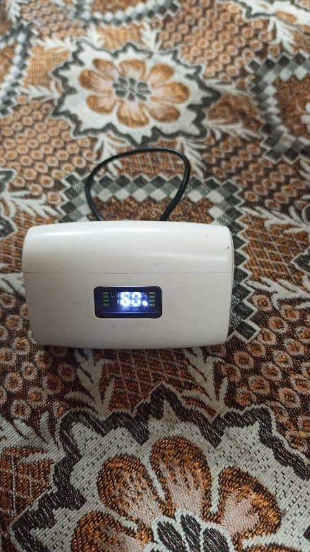 Ear Buds is ki handfree nhi hai bas charging box hai i 3