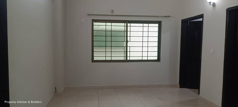 3 Bed FLAT For Rent On 5th Floor 12