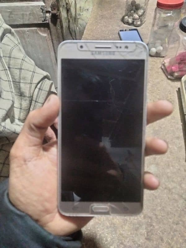 J7 2016 Samsung for sale 8000 hazar   2/16 0