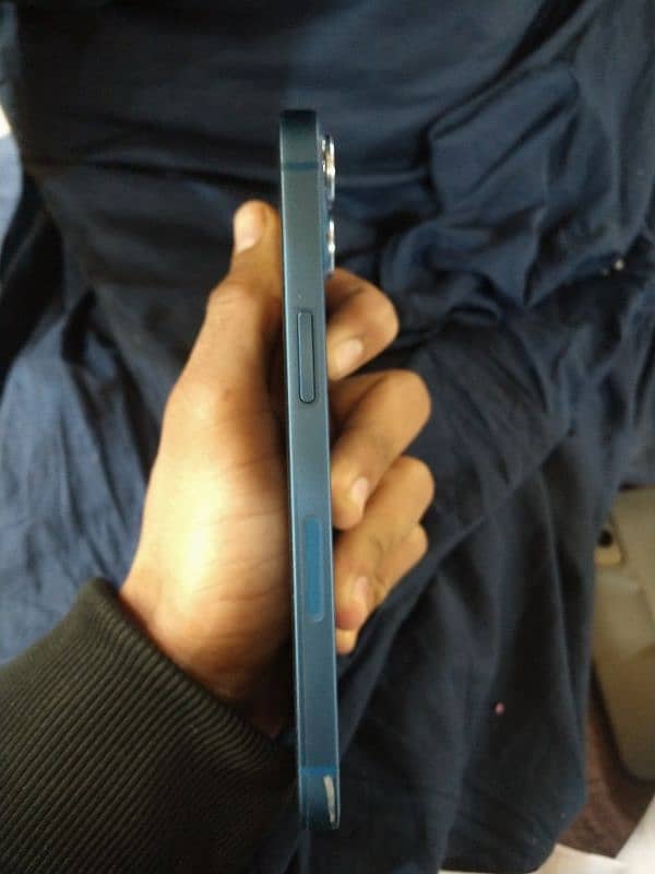 iphone 13 10 by 10 condition scratch less 9