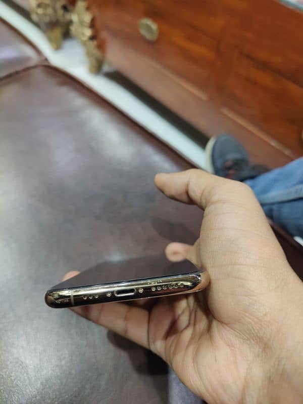 iphone 11pro icloud locked 3