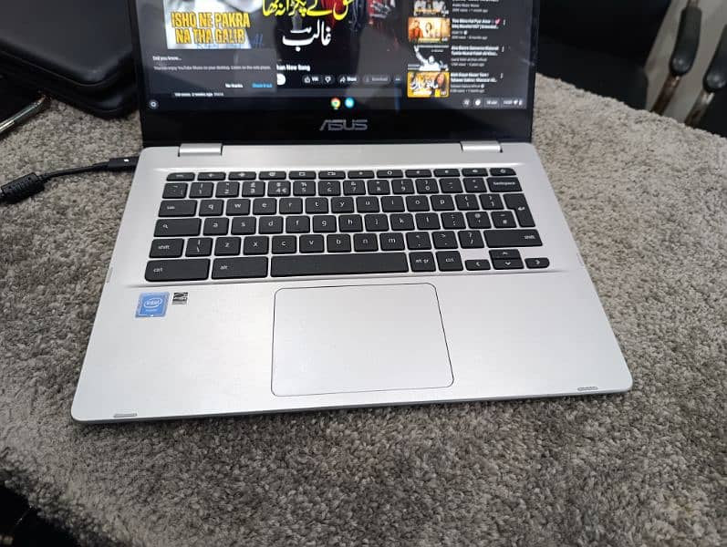 Asus Chromebook C423n with touch screen 0