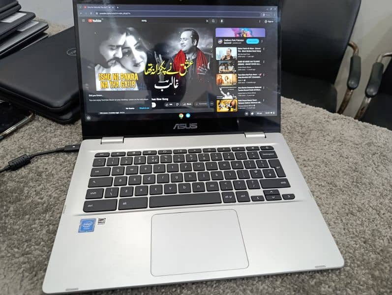 Asus Chromebook C423n with touch screen 1