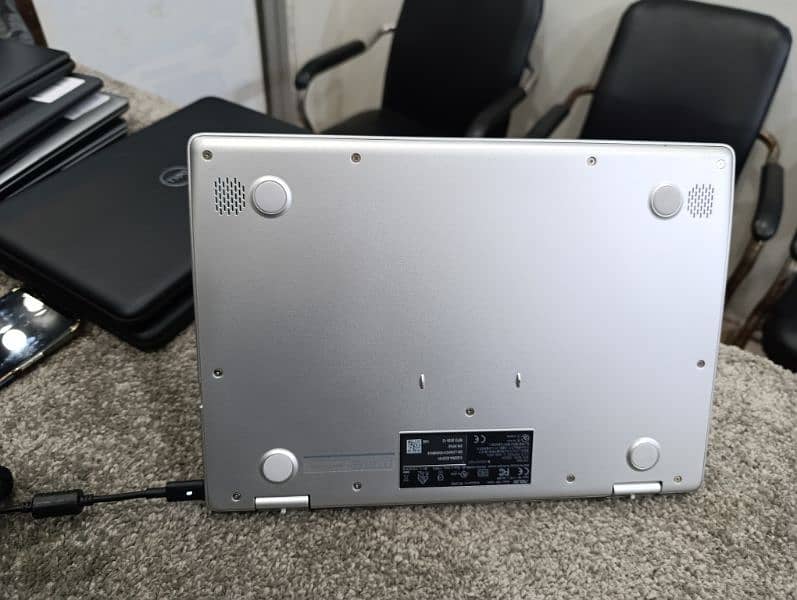 Asus Chromebook C423n with touch screen 4