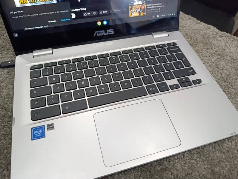 Asus Chromebook C423n with touch screen 6