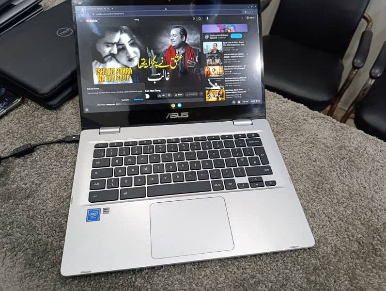 Asus Chromebook C423n with touch screen 9