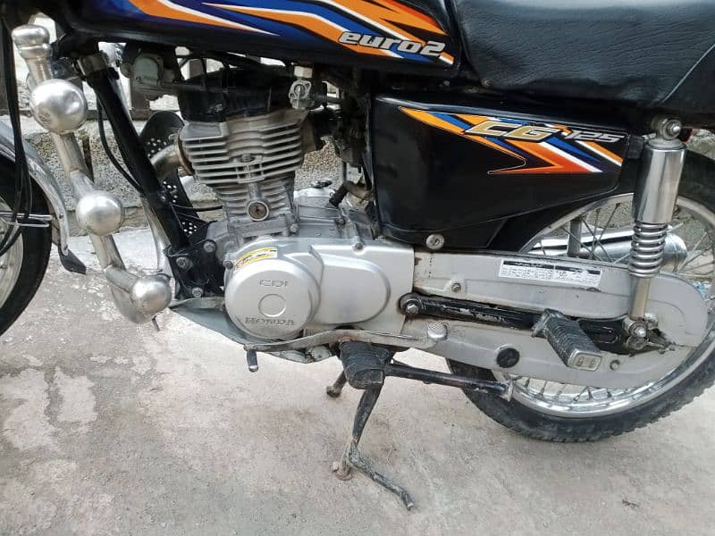 Honda 125 2028 model good condition all genuine 2